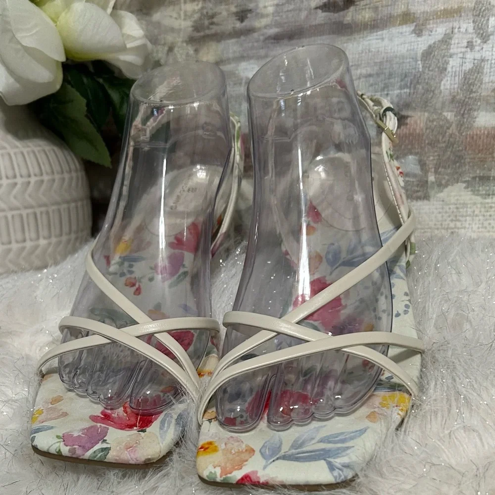 Bandolino White Floral Square-Toe Strappy Sandals